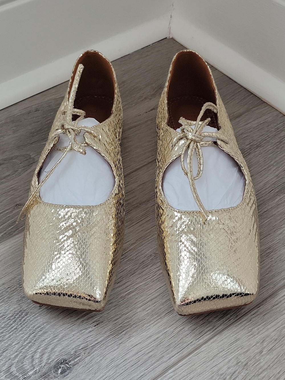 TEAIEUI Gold Square Toe Flats Size 8 NIB